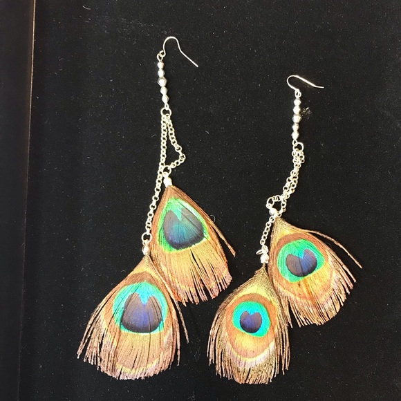Vintage Jewelry - Vintage Peacock Feather Hanging Earrings